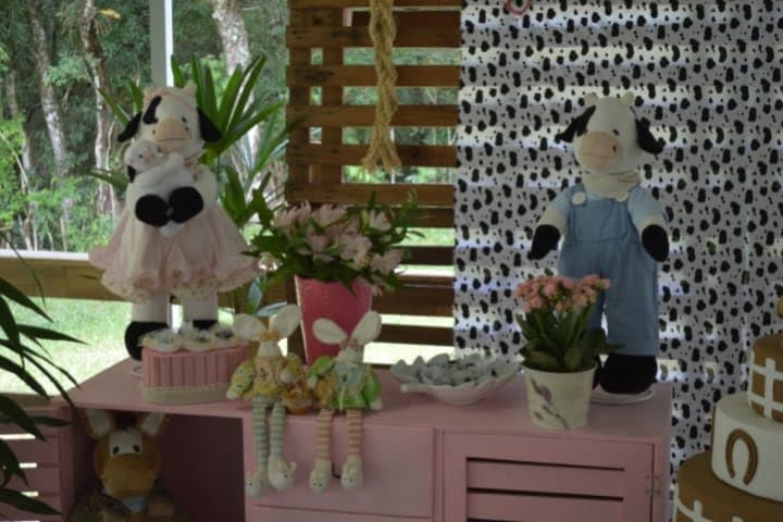 Festa com tema Fazendinha das vaquinhas no Chalé do Lago