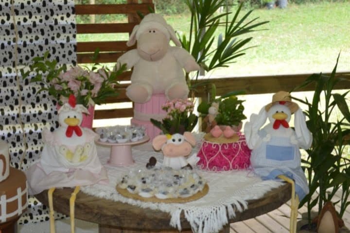 Festa com tema Fazendinha das vaquinhas no Chalé do Lago