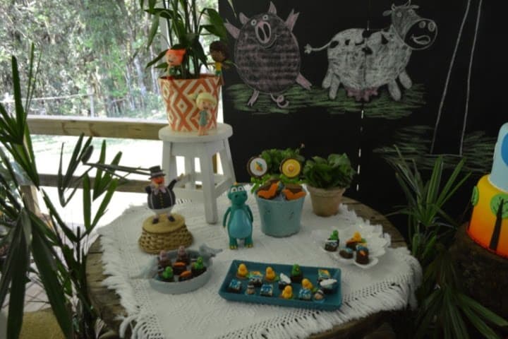 Festa com tema Fazendinha na lousa no Chalé do Lago