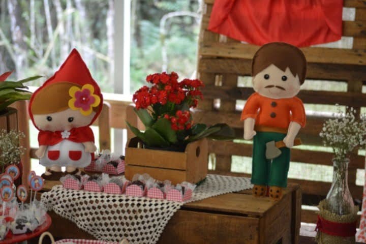 Festa com tema Chapeuzinho Vermelho no Chalé do Lago