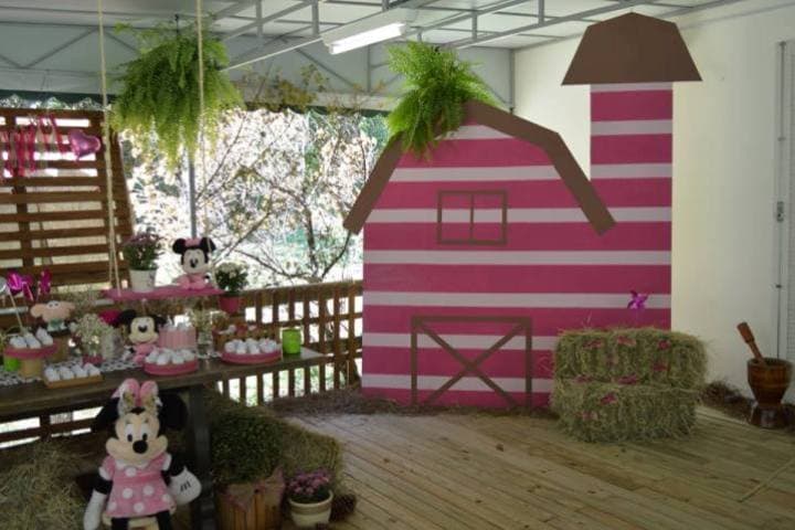 Festa com tema Minnie na fazenda no Chalé do Lago