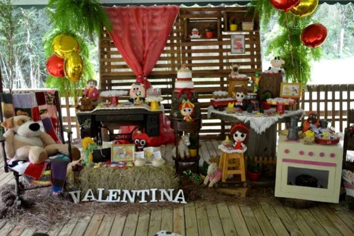 Festa com tema Fazendinha vermelha no Chalé do Lago
