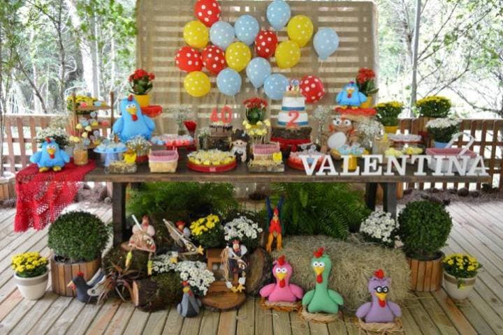 Festa com tema Galinha Pintadinha no Chalé do Lago